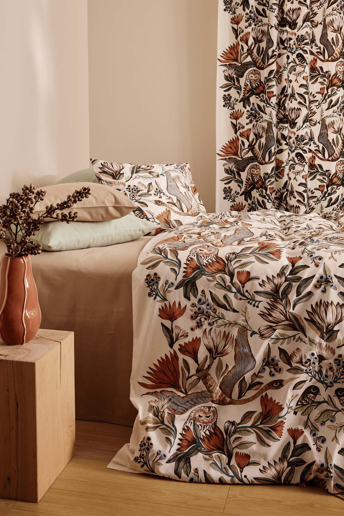 105006-2_1; Vallila Lemmittyni-verho Toffee / 150x210 + 50x60 cm 