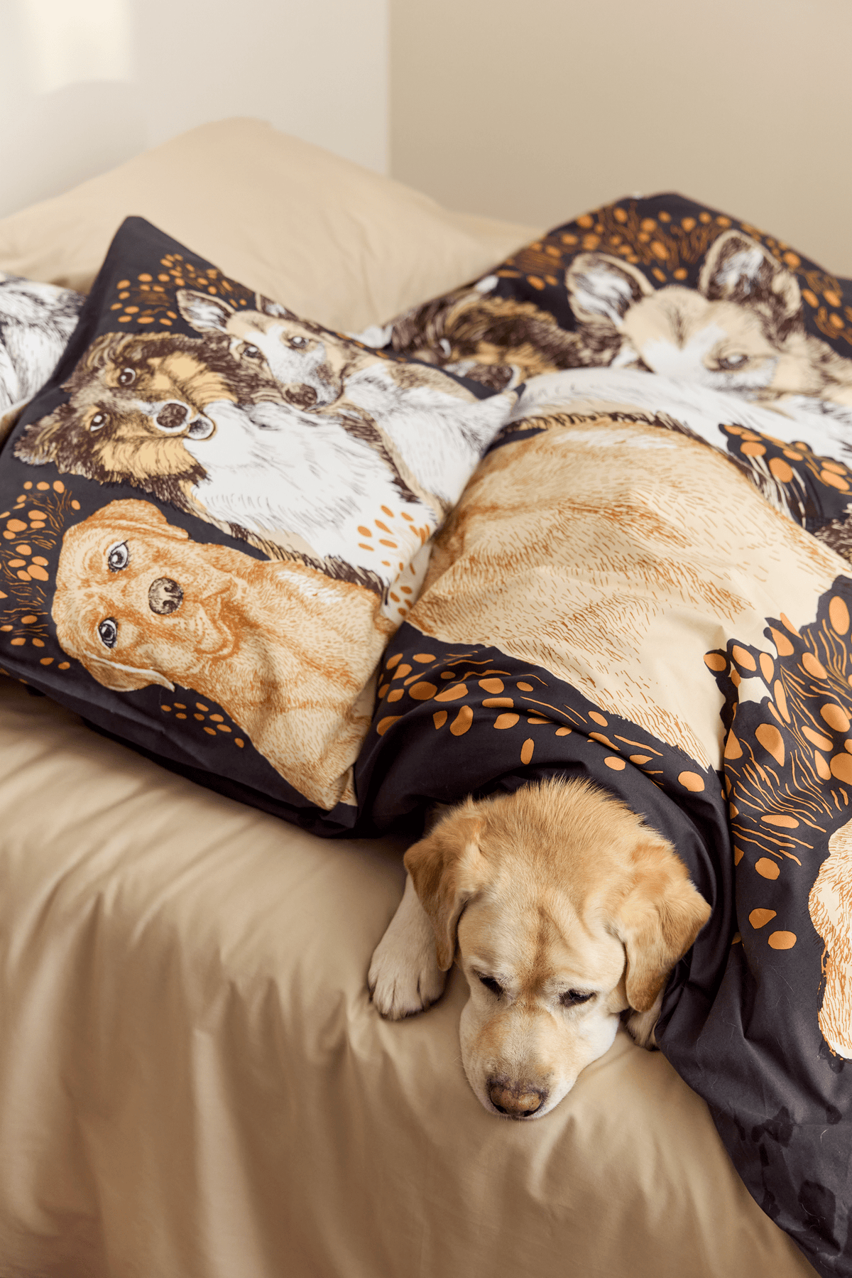 108799-9800_8; Vallila Ystävykset-pussilakanasetti Tummanharmaa / 150x210 cm 